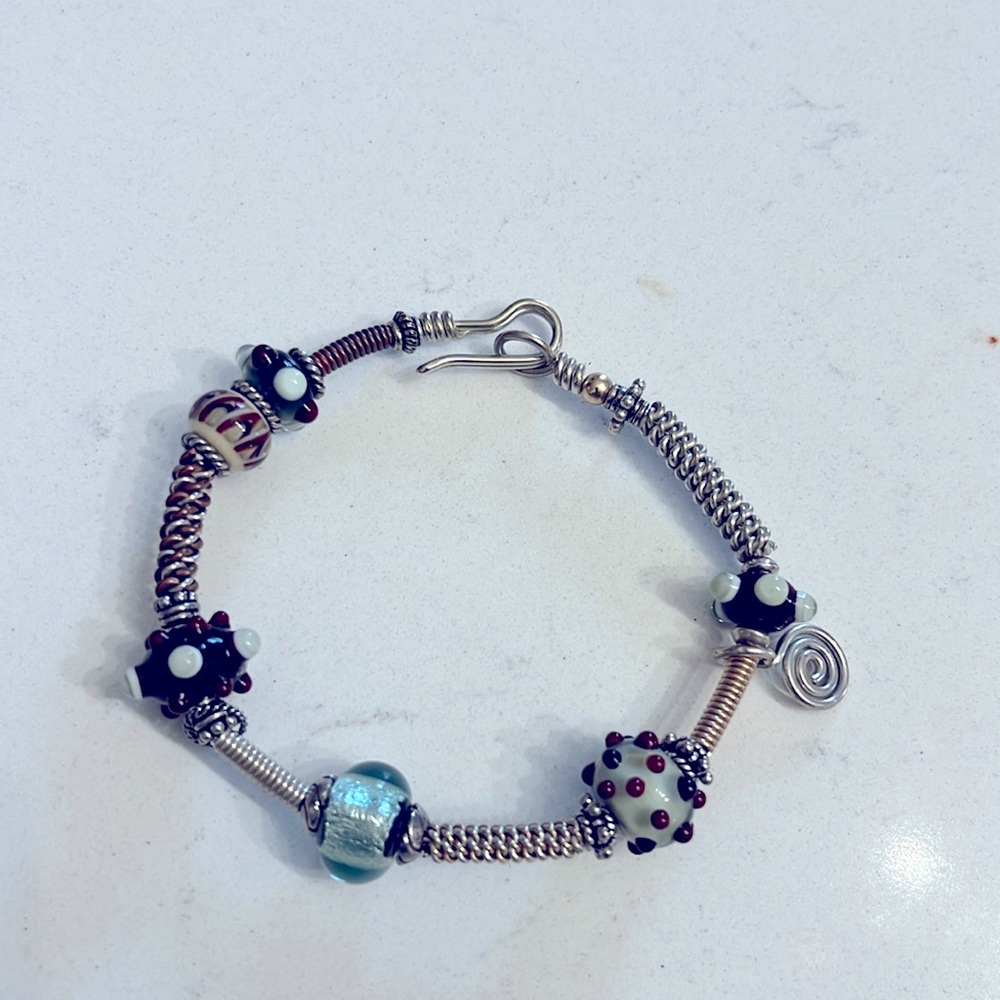 STERLING SILVER HAND MADE MURANO GLASS BRACELET.